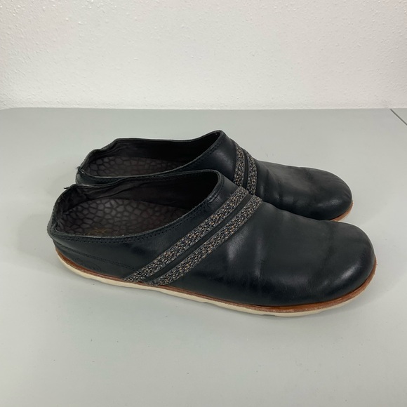 Chaco Black Leather Slip On Mules Size 9.5 - Picture 1 of 8